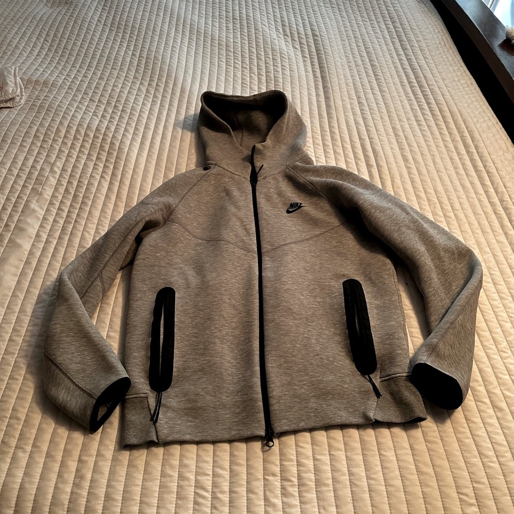 Nike Men’s Med Sportswear Tech Fleece